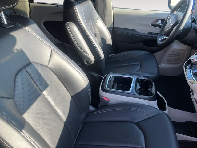 Used 2023 White Chrysler Touring L image 15
