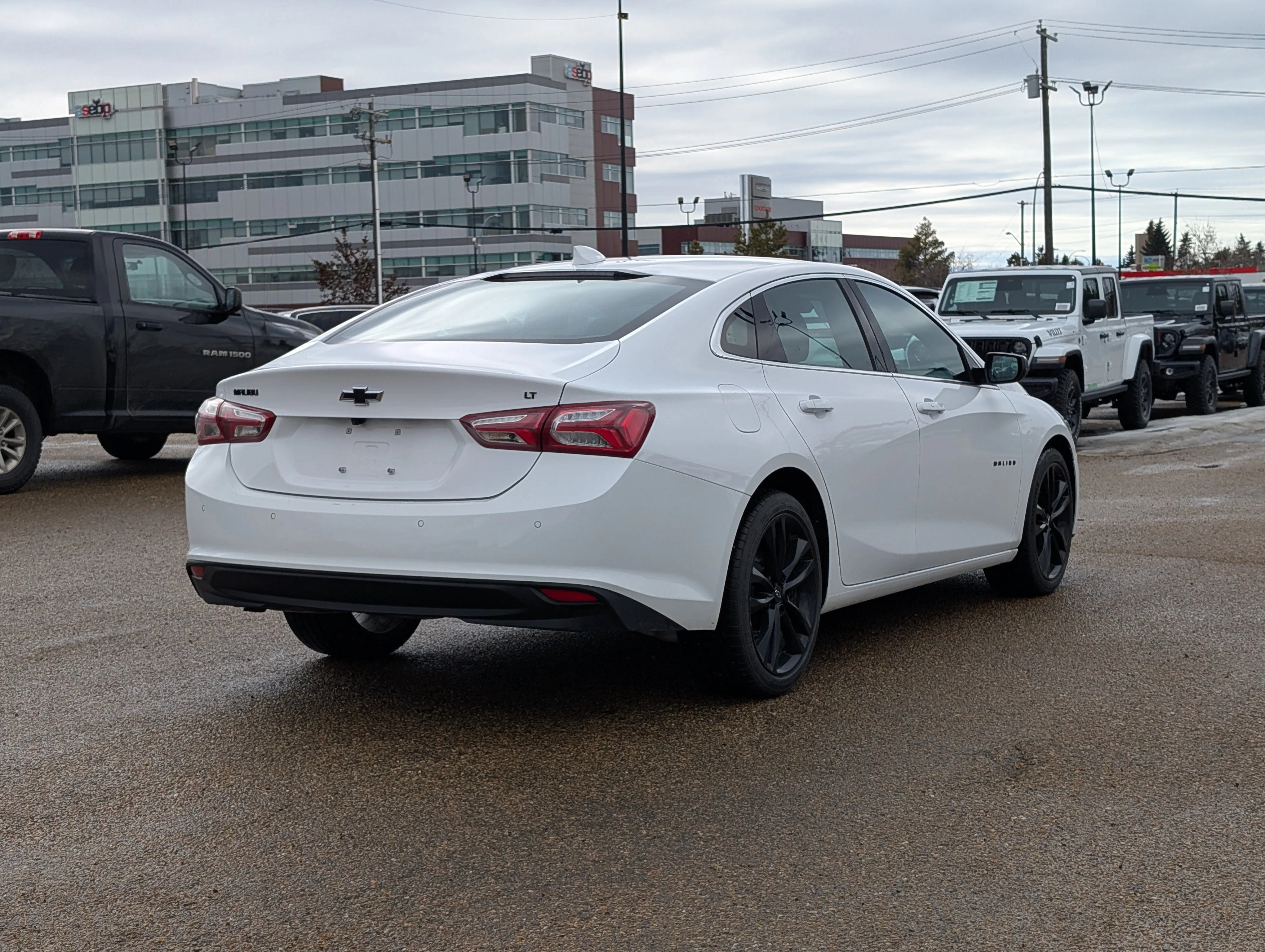 Used 2024 Summit White Chevrolet 1LT image 7