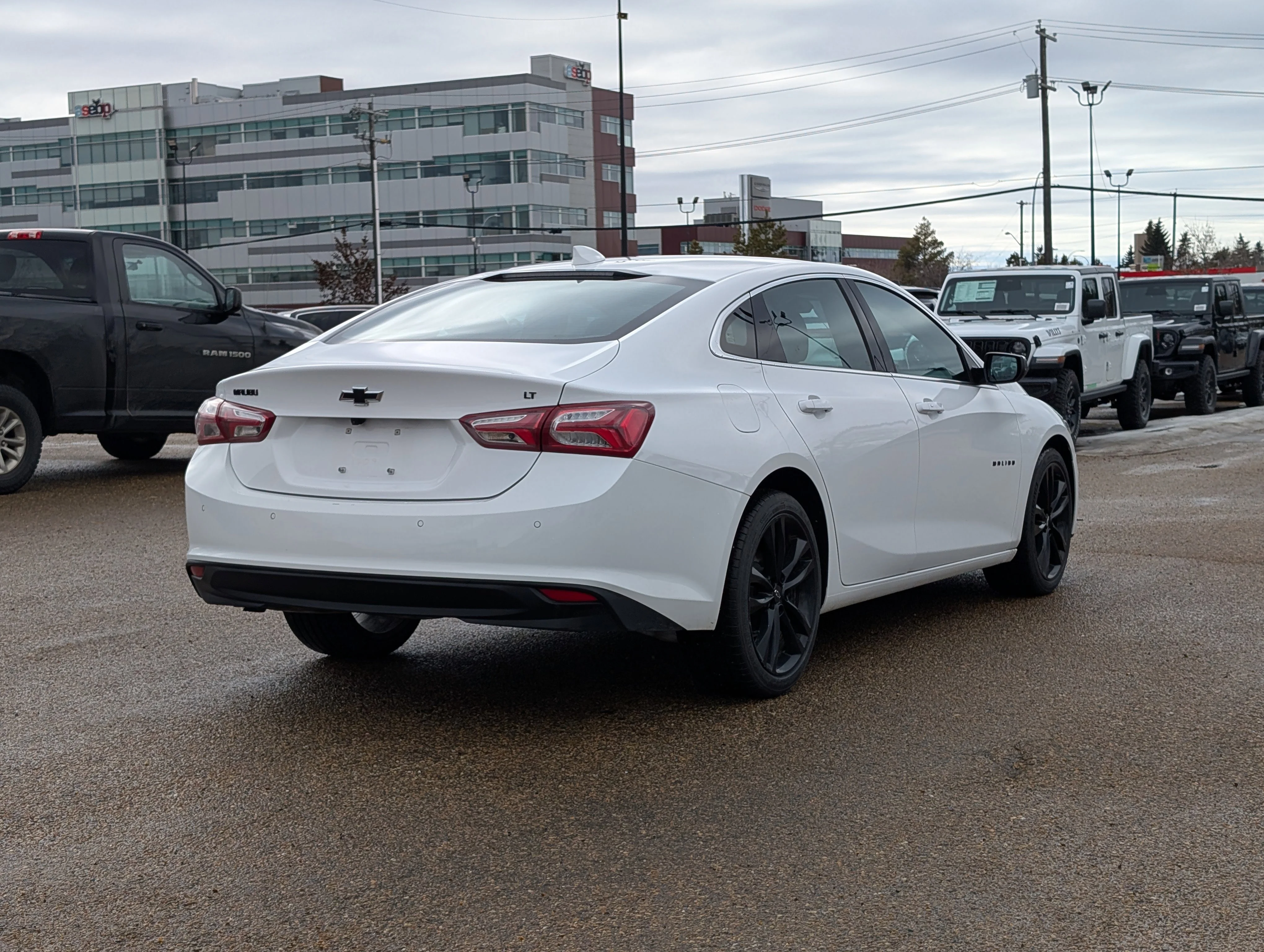 Used 2024 Summit White Chevrolet 1LT image 7