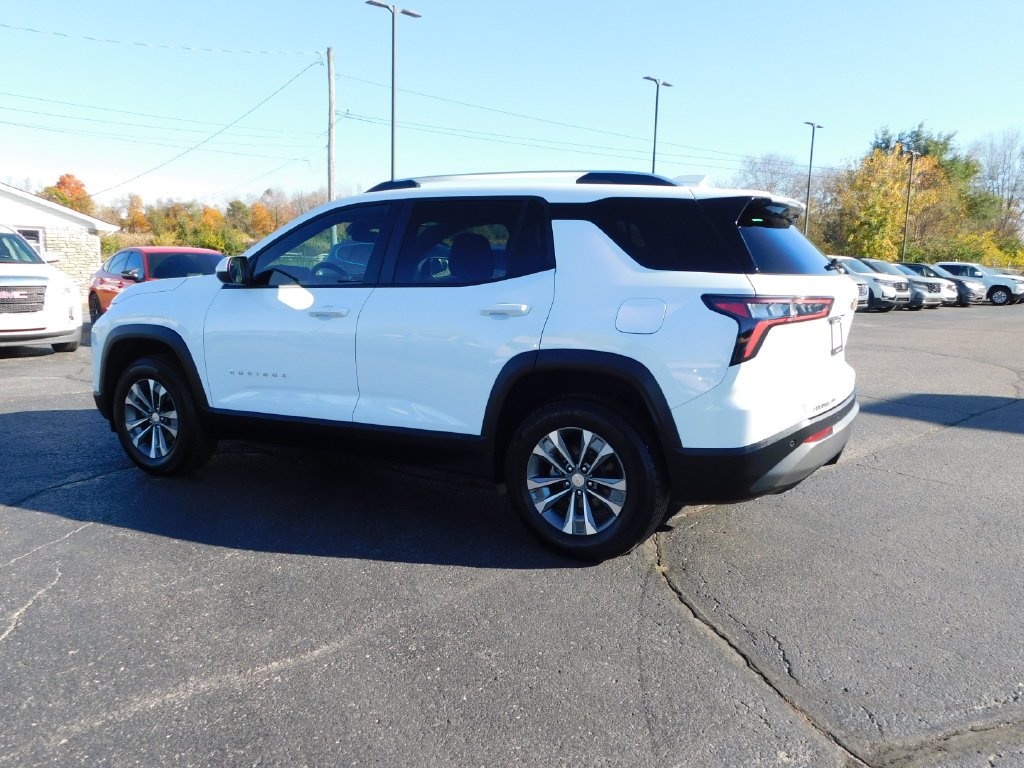 Used 2025 White Chevrolet LT image 5