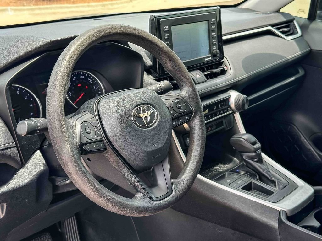 2020 Toyota RAV4 LE - Photo 12