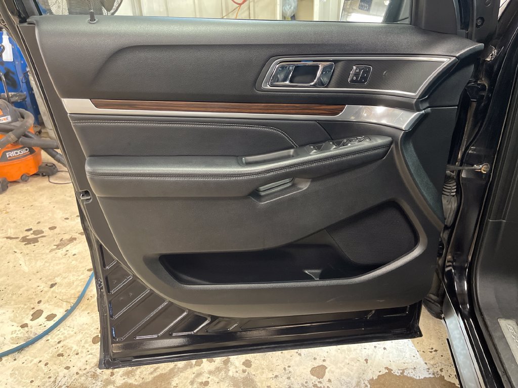 Used 2016 Black Ford Limited image 15