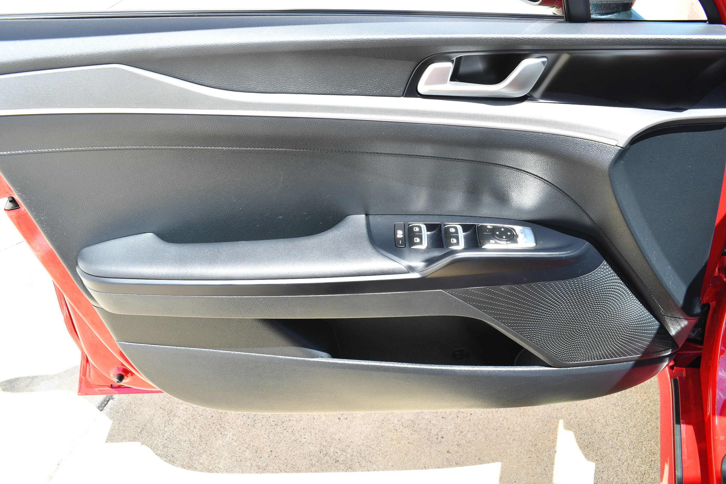 2025 Kia K5 LXS - Photo 10