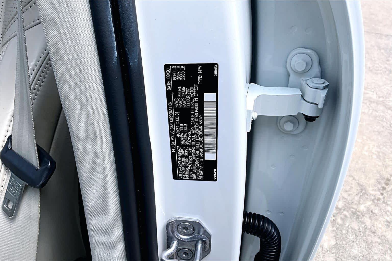Used 2021 Crystal White Metallic Volvo Inscription image 32