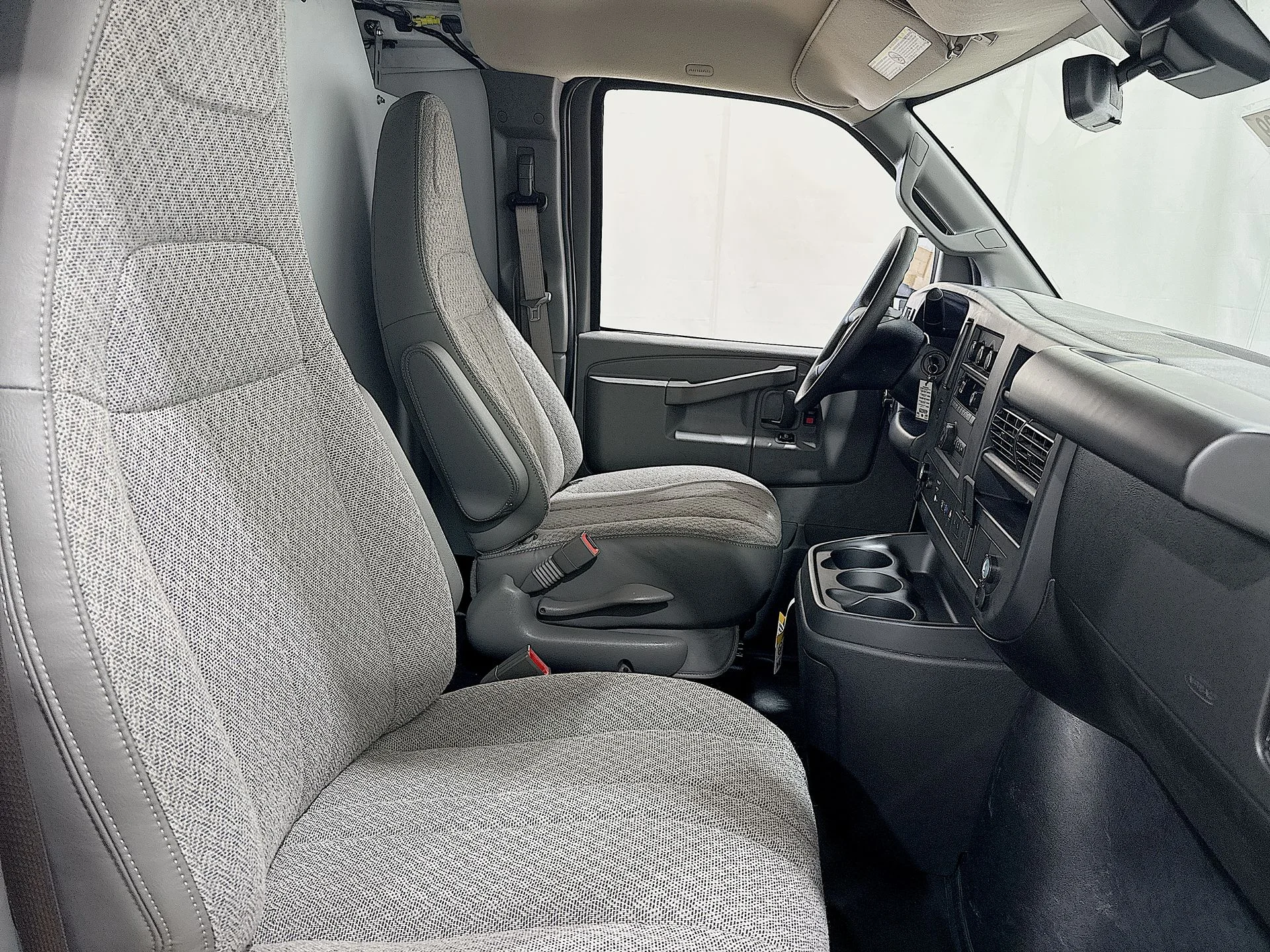 New 2025 Summit White GMC Work Van image 23