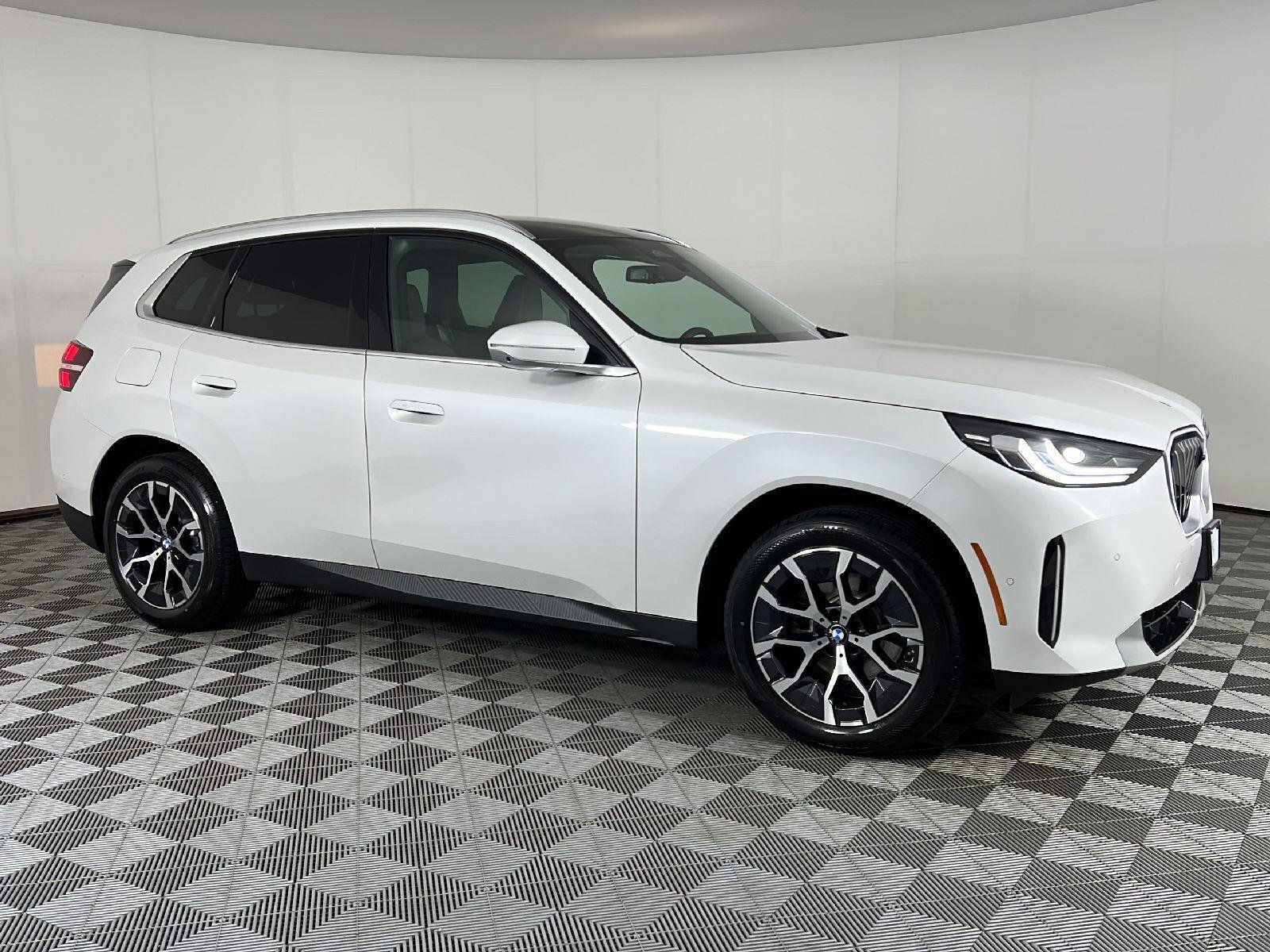 New 2026 Mineral White Metallic BMW 30 xDrive image 2