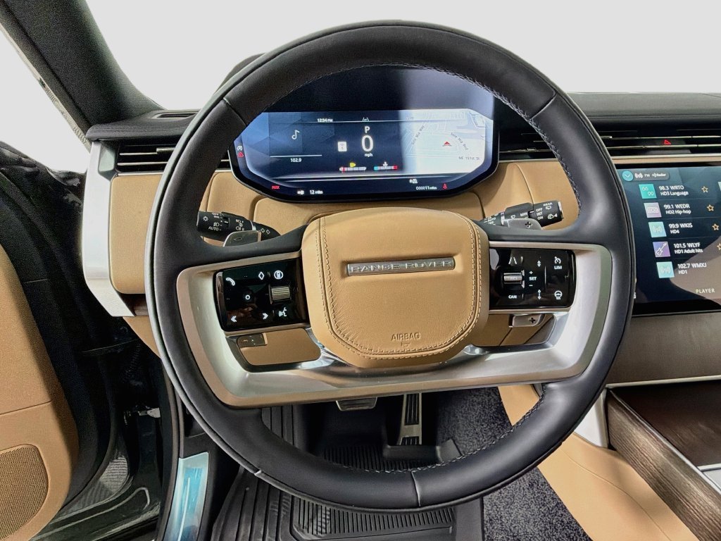 New 2027 Belgravia Green Land Rover SE image 11