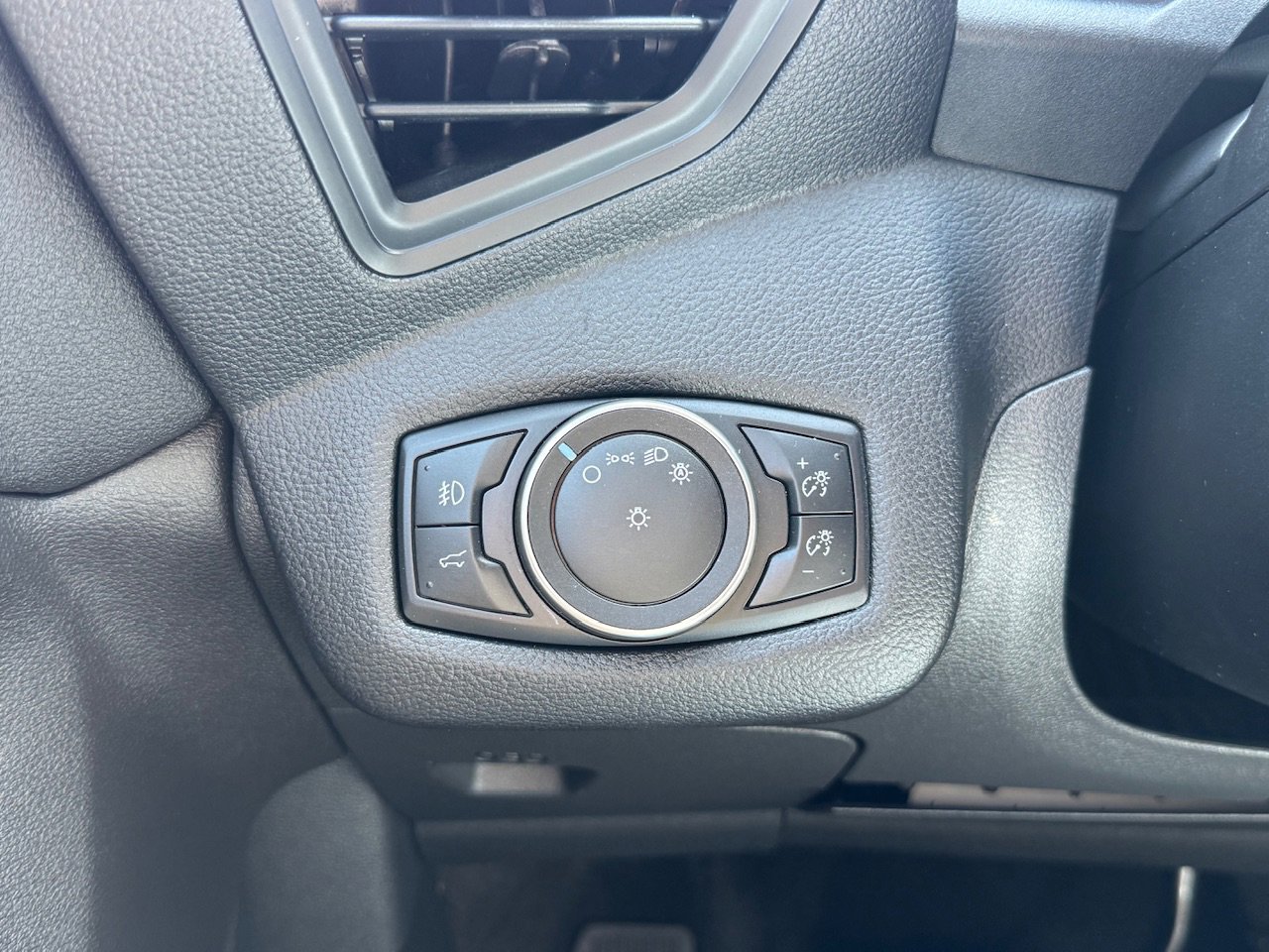 Used 2018 Lightning Blue Metallic Ford SE image 28