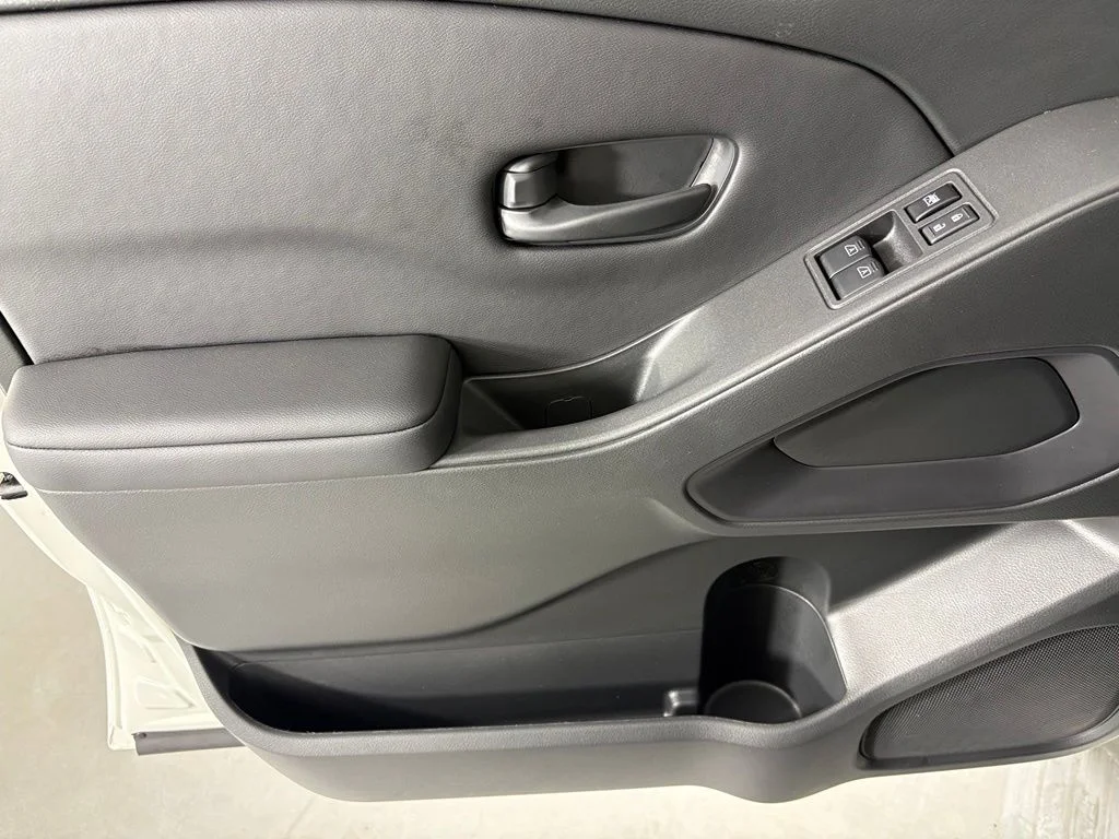 New 2026 Glacier White Nissan King Cab® S image 17