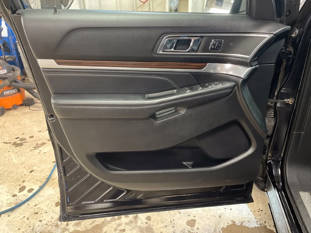 Used 2016 Black Ford Limited image 15