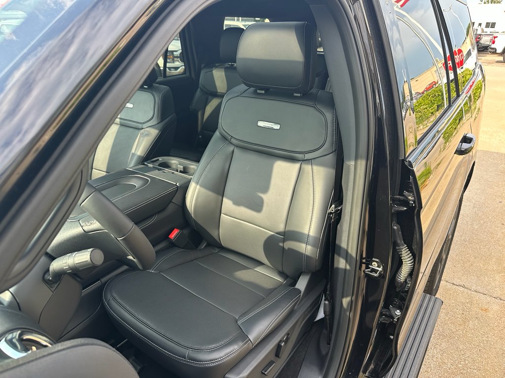 New 2025 Agate Black Metallic Ford Platinum® image 28