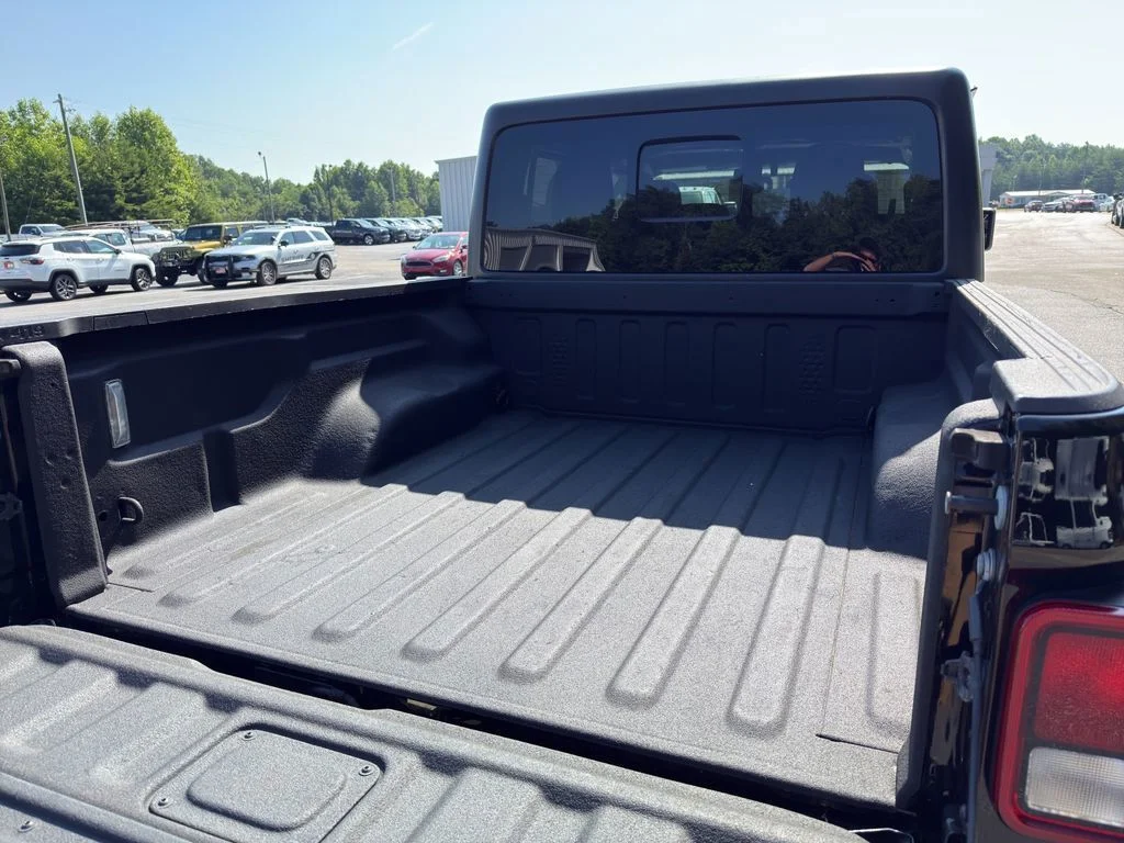 Used 2021 Black Jeep Overland image 3