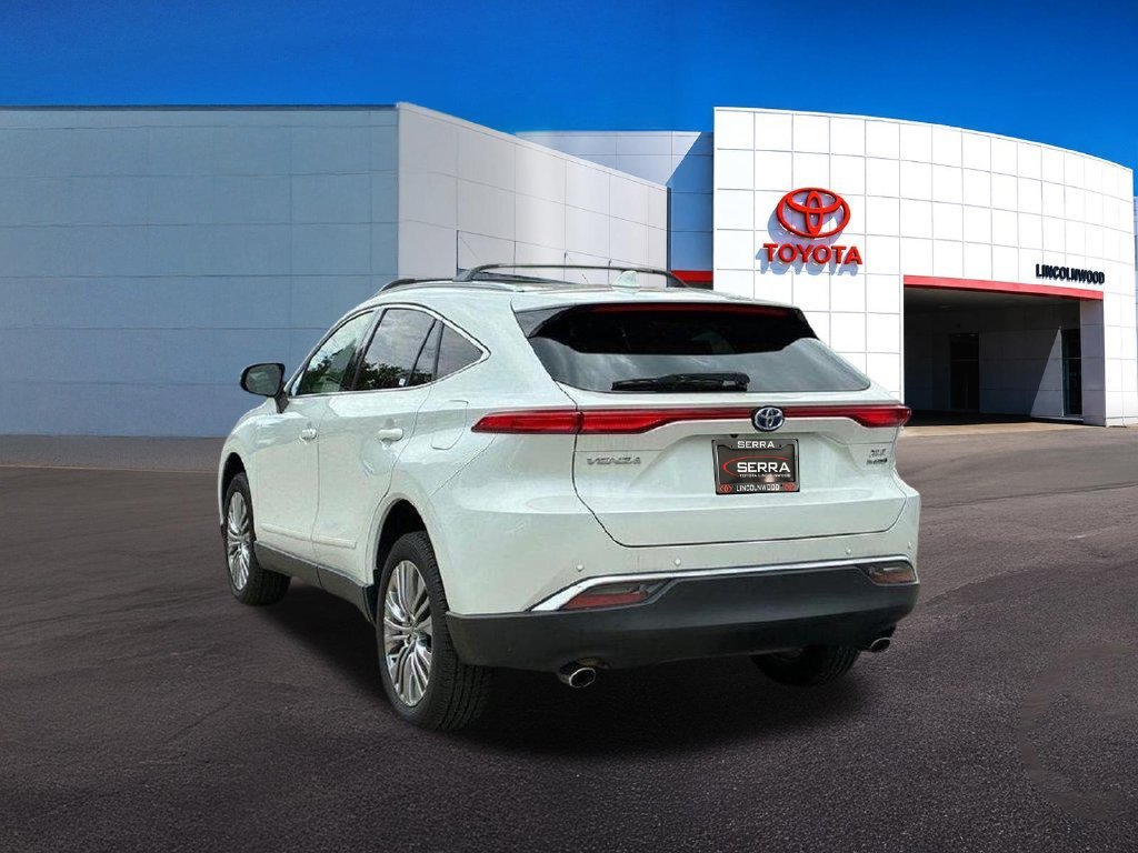 Used 2022 White Toyota XLE image 13