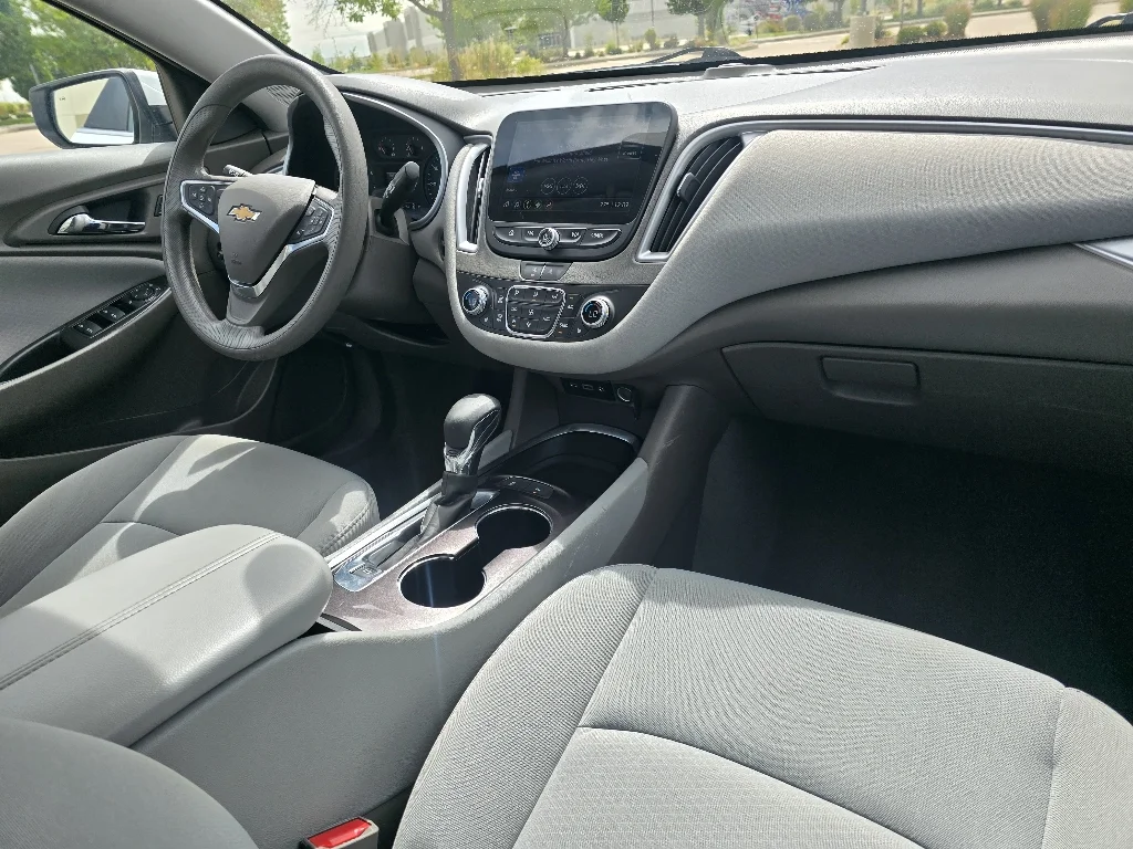 Used 2022 Summit White Chevrolet LT image 24
