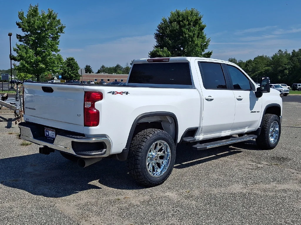 Used 2025 White Chevrolet LT image 12