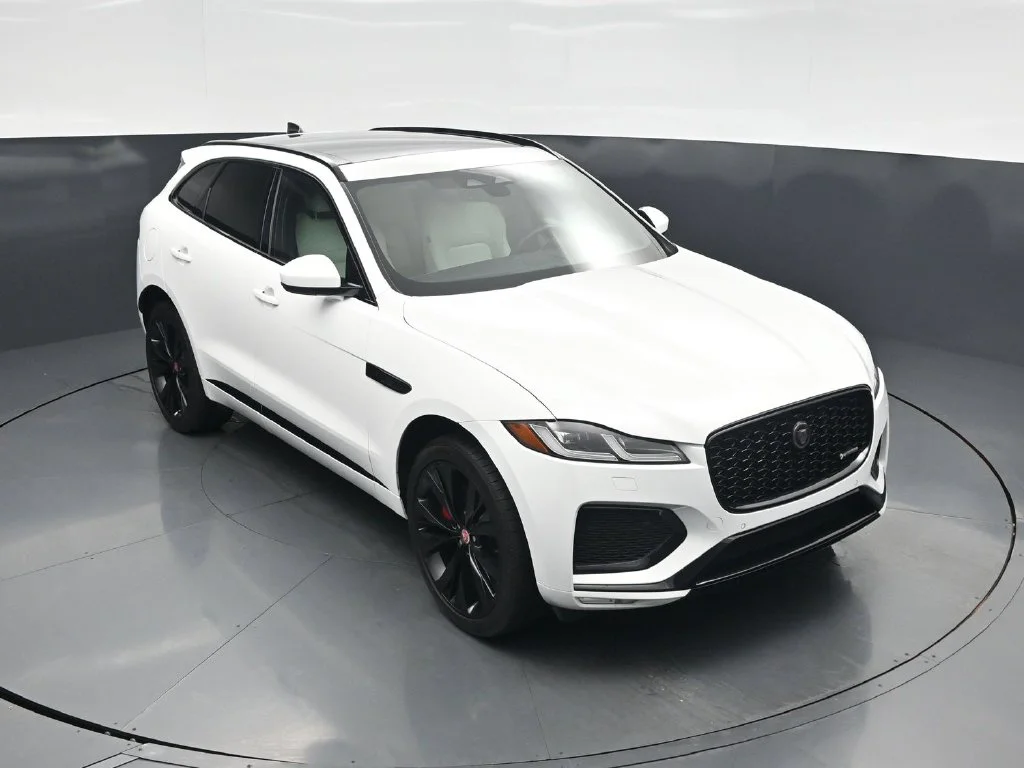Used 2023  Jaguar P400 R-Dynamic S image 34