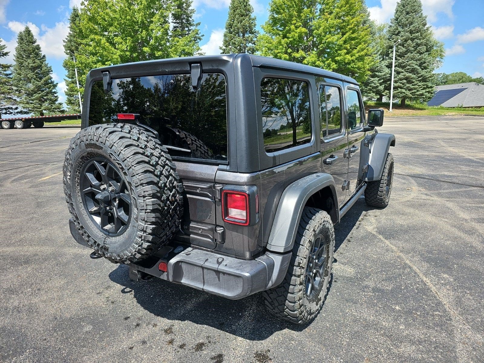 Used 2025 Granite Crystal Metallic Clearcoat Jeep Willys image 5