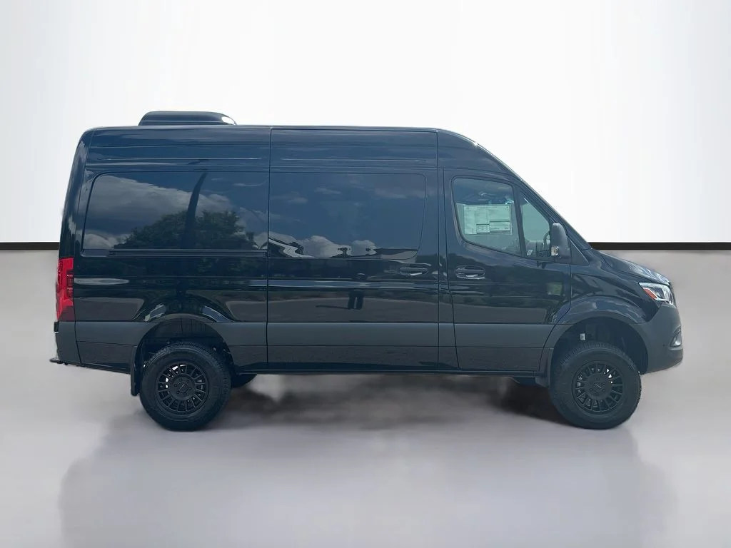New 2026  Mercedes-Benz Cargo 144 WB image 3