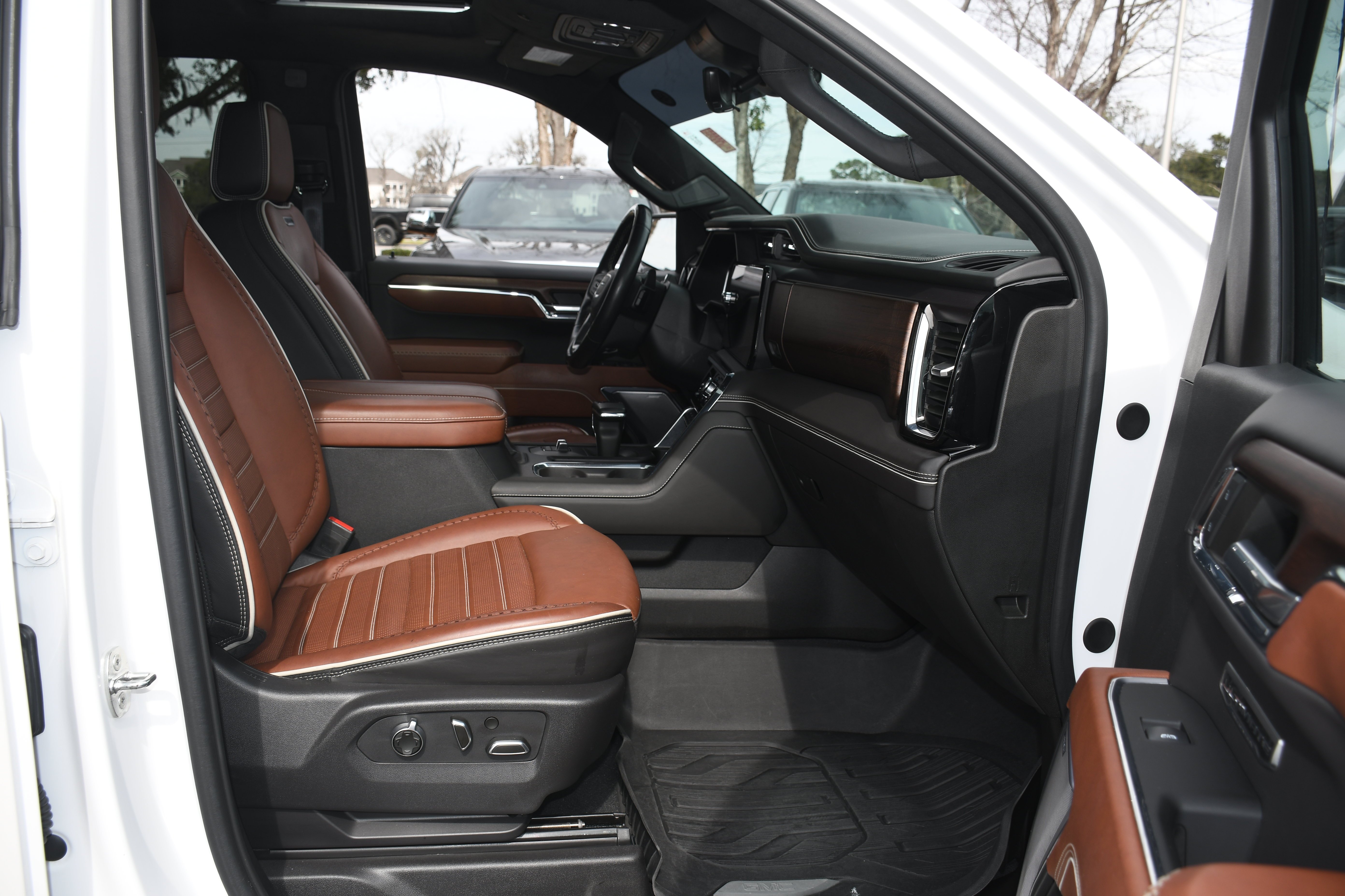 Used 2024 White GMC Denali Ultimate image 23