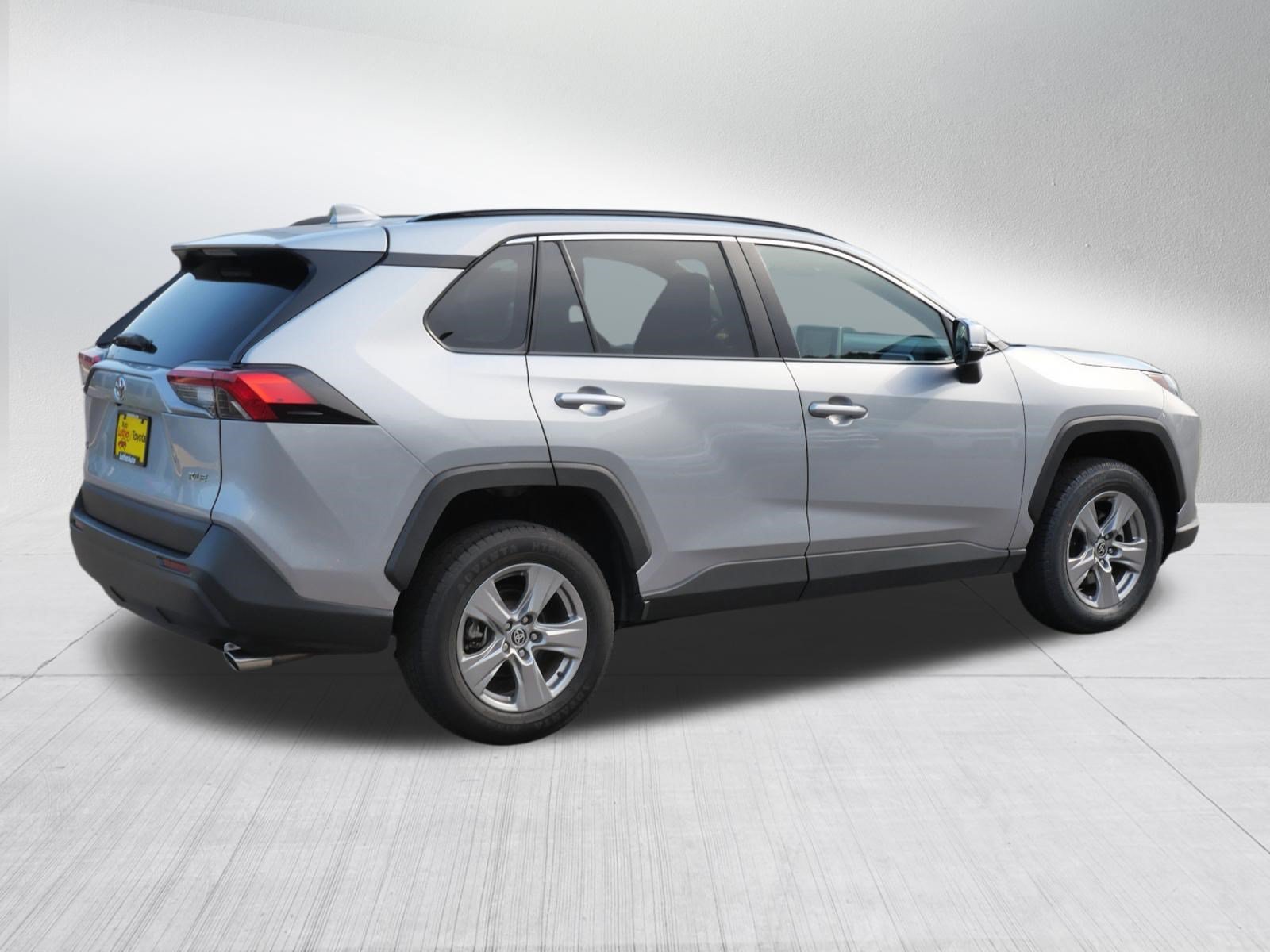 2024 Toyota RAV4 XLE - Photo 7