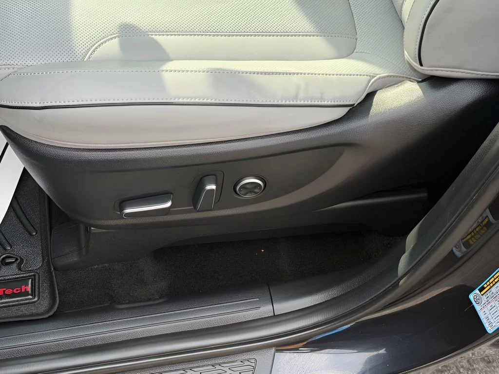 Used 2024 Moonlight Cloud Hyundai SEL image 23