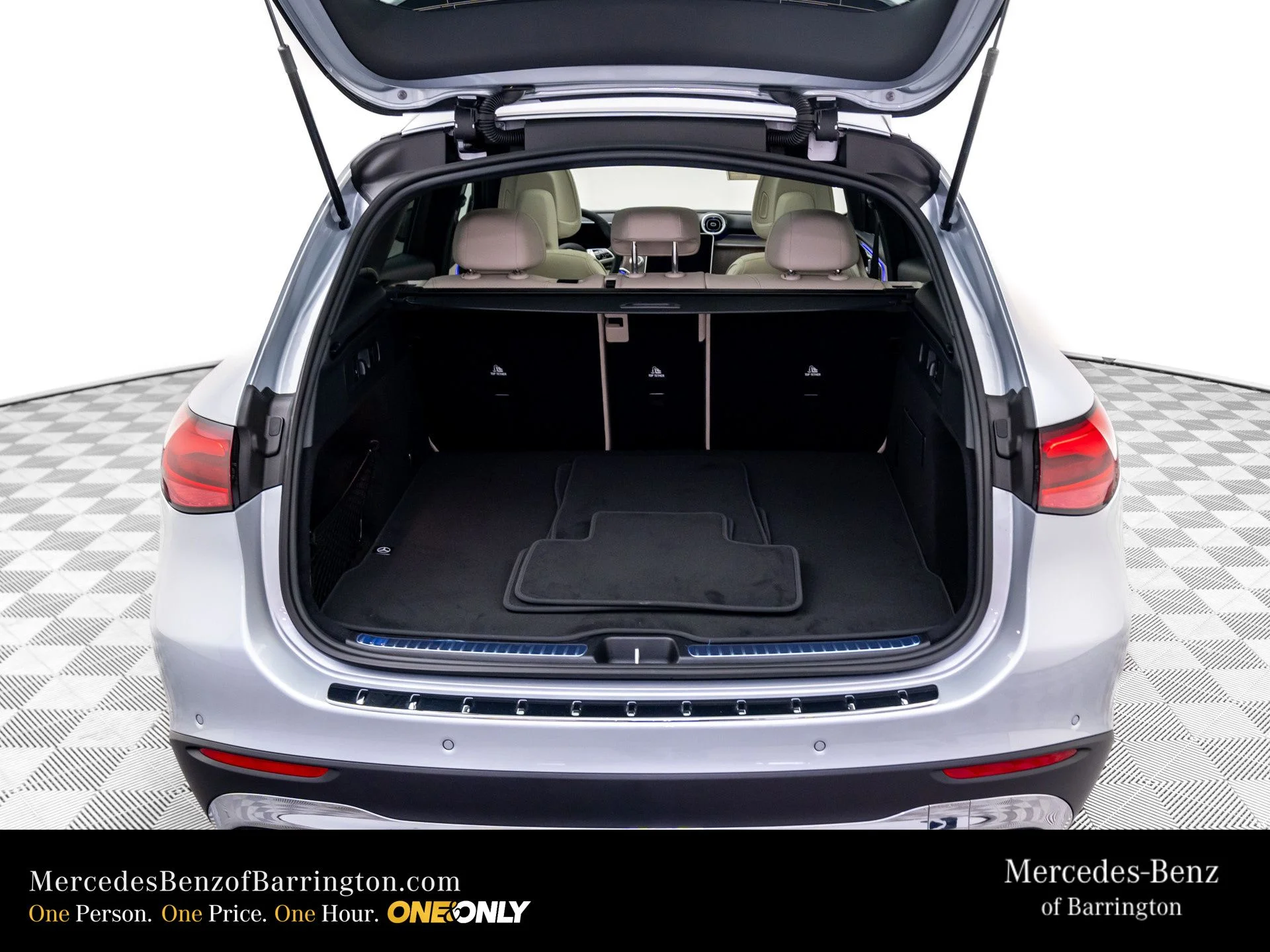 New 2026 Silver Mercedes-Benz GLC 300 image 29