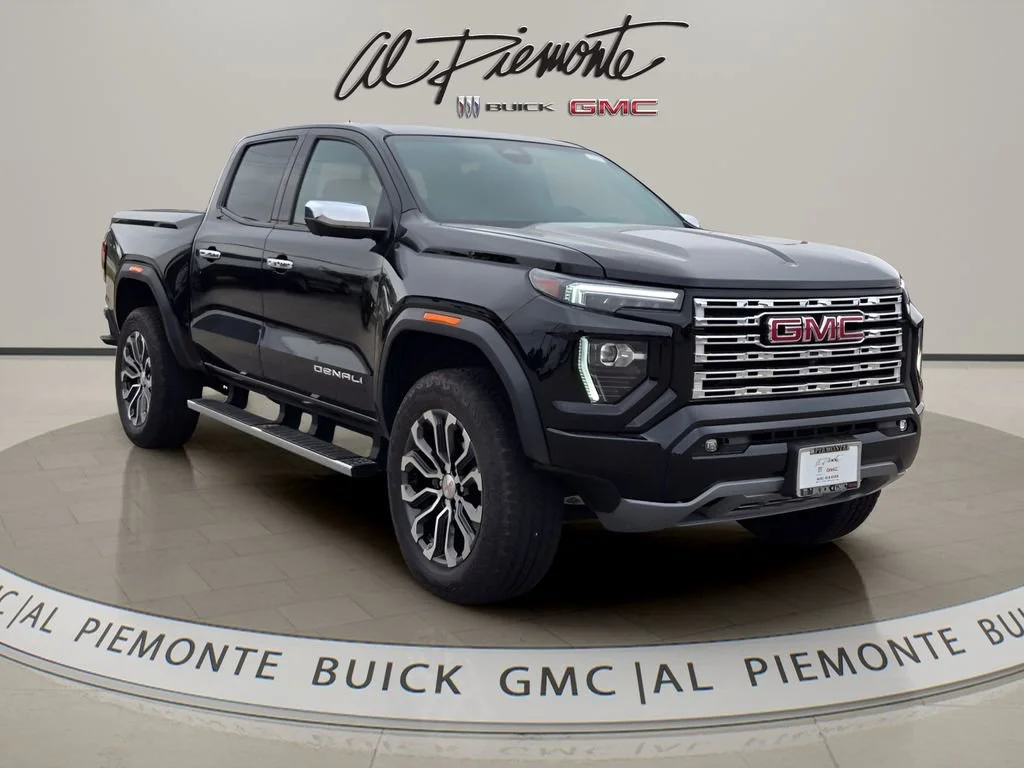 2024 GMC Canyon 4WD Denali Crew Cab Short Box's photo