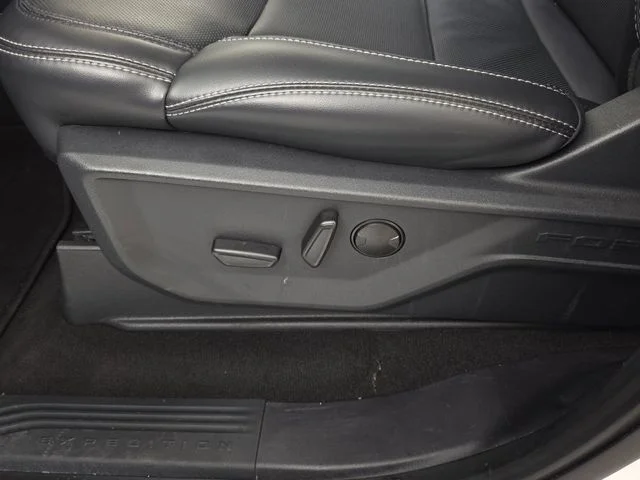 Used 2025 Oxford White Ford Platinum image 19