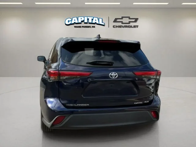 Used 2023  Toyota XLE image 4