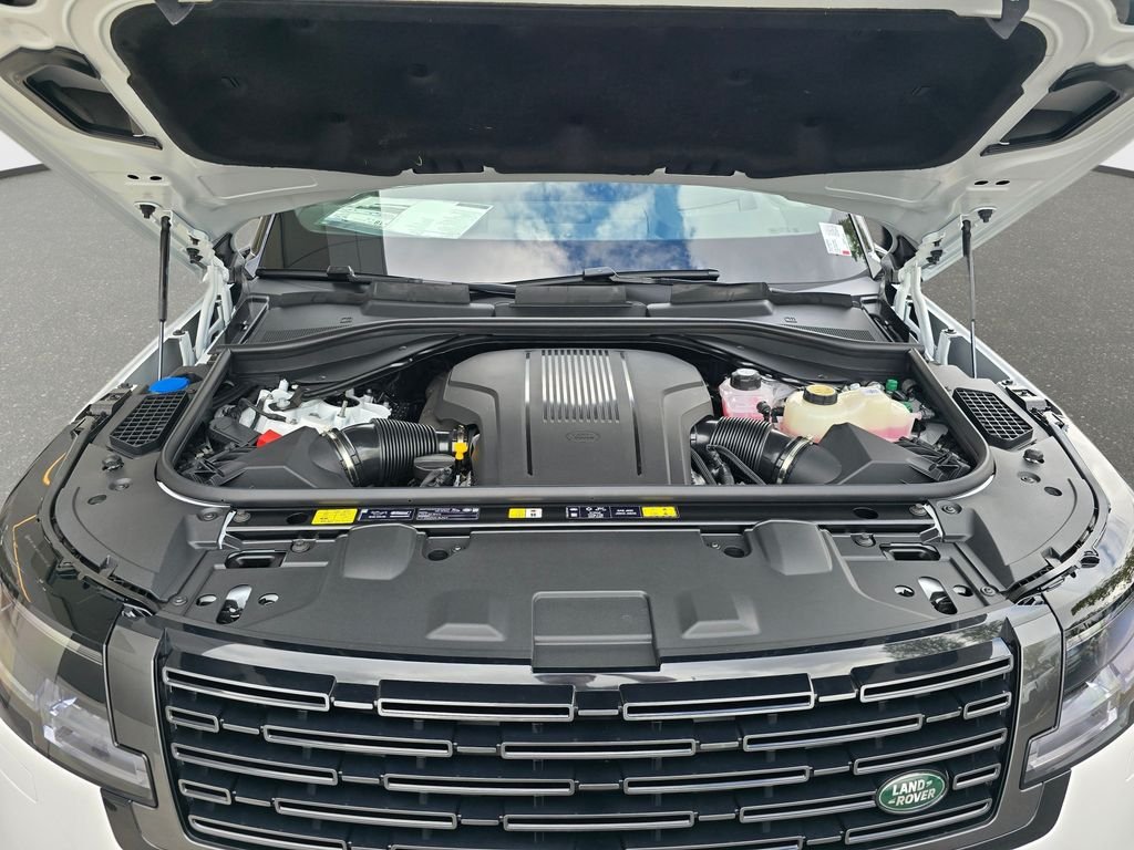 New 2026 Fuji White LAND ROVER SE LWB 7-Seats / V8 image 30