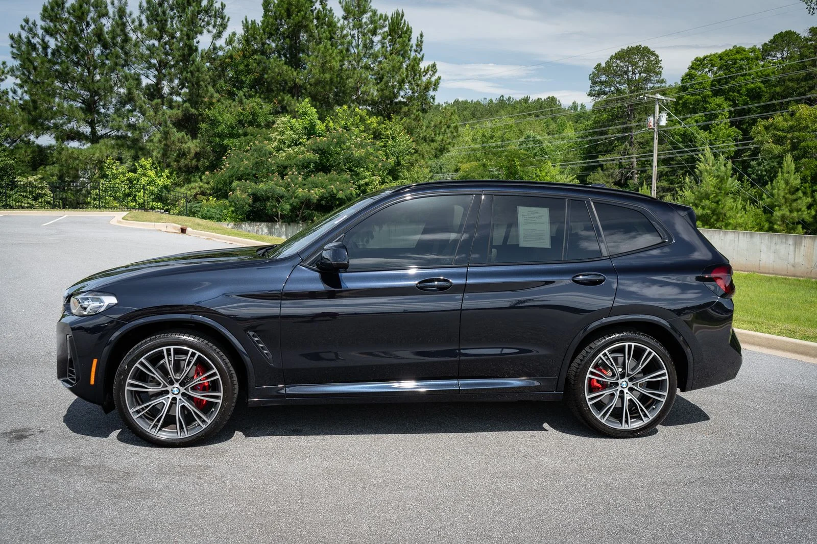 Used 2022 Black BMW xDrive30i image 5