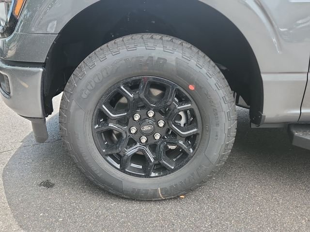 New 2026 Carbonized Gray Metallic Ford XLT image 12