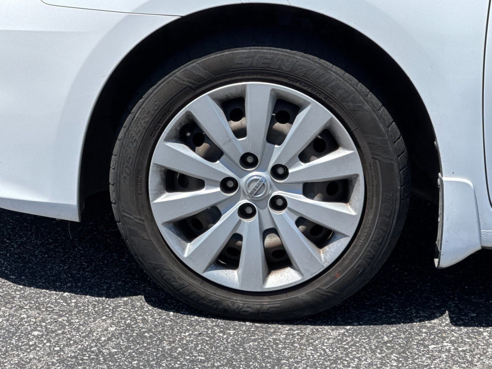 Used 2019 White Nissan S image 23