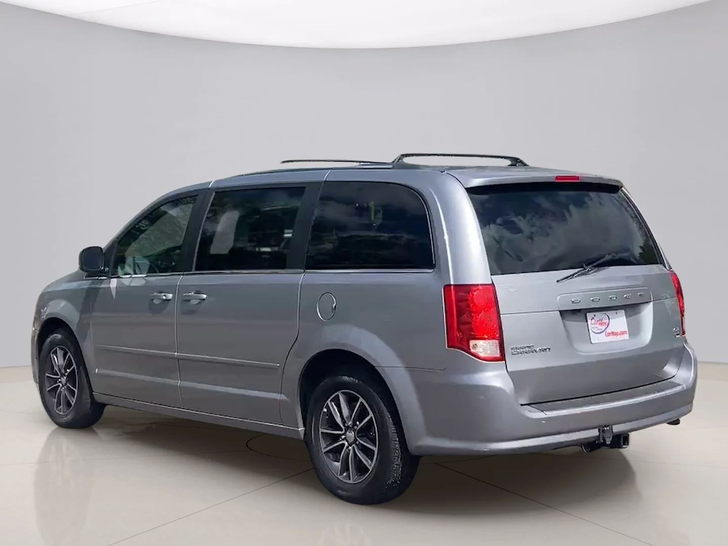 Used 2017 Silver Dodge SXT image 3