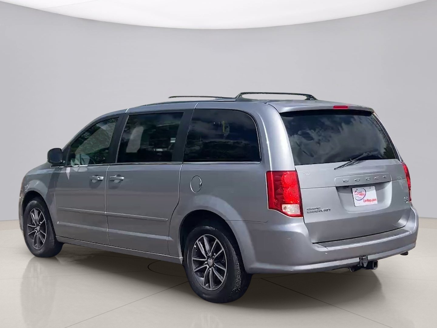 Used 2017 Silver Dodge SXT image 3