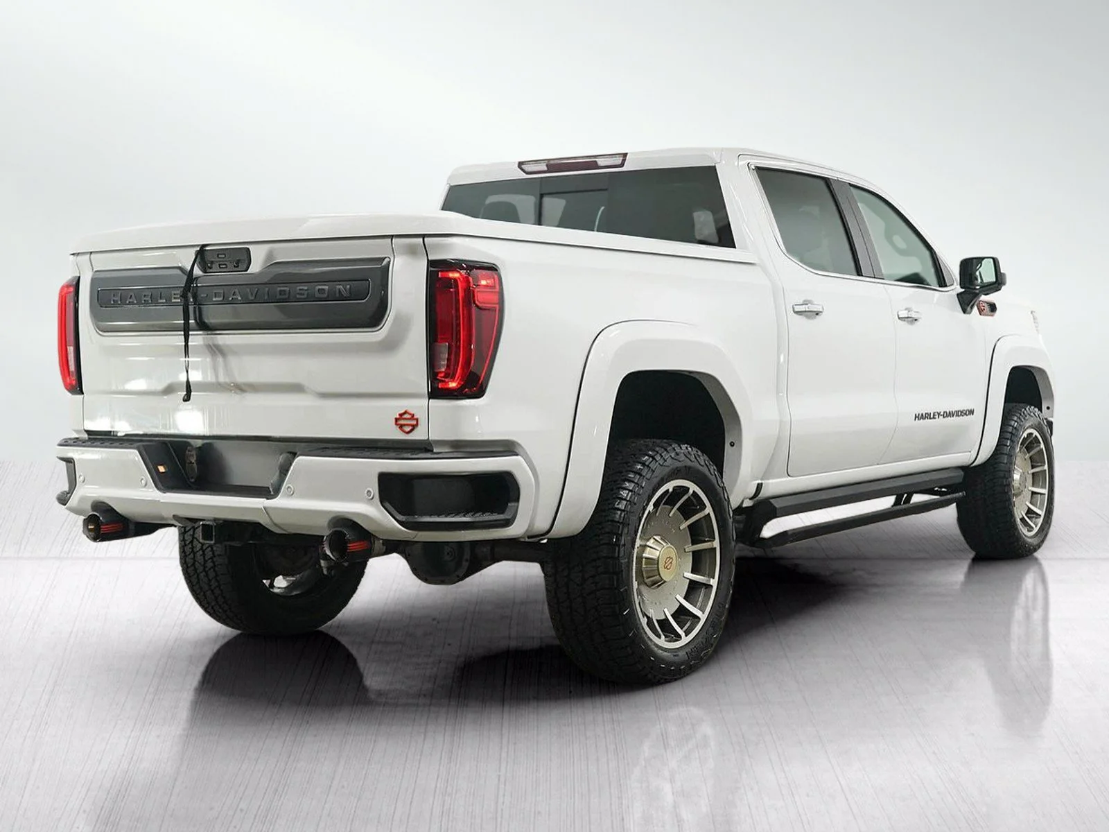 Used 2021 Summit White GMC 4WD Crew Cab Harley Davidson Edition image 6