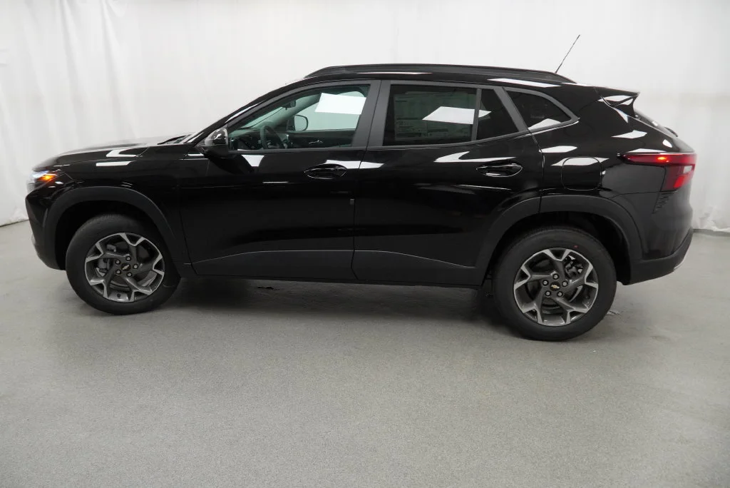 New 2026 Mosaic Black Metallic Chevrolet LT image 38