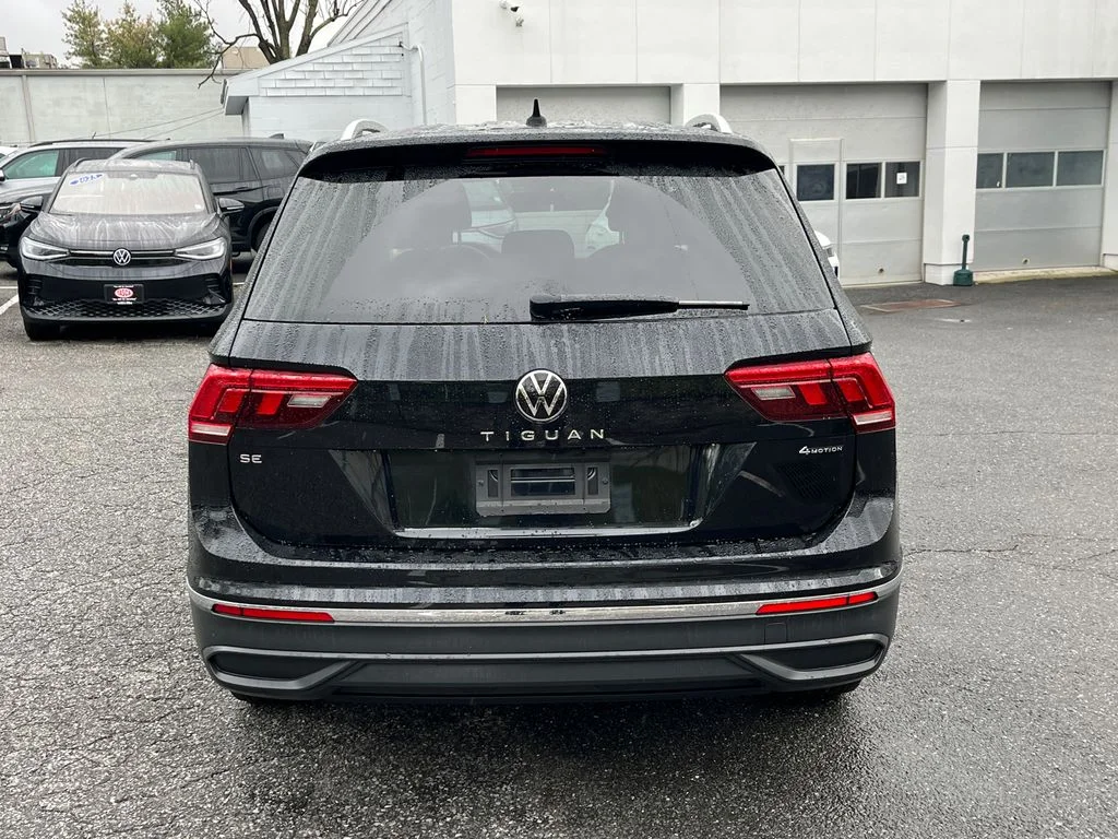 Used 2023 Black Volkswagen 2.0T SE image 3