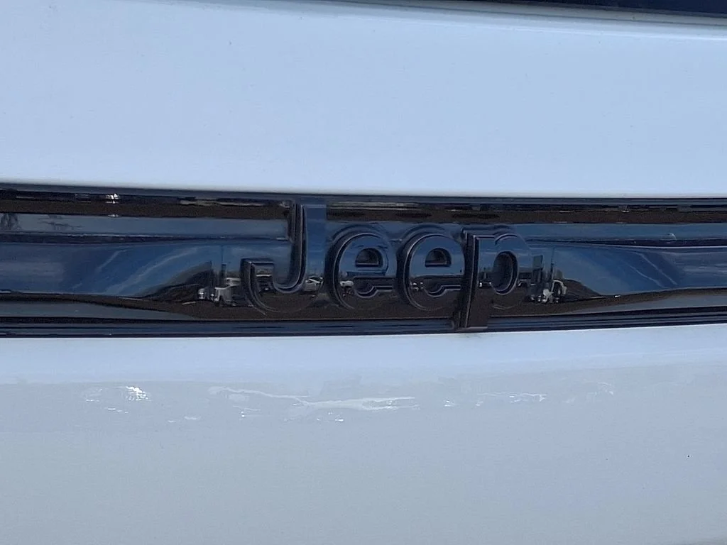 Used 2023 White Jeep Altitude 4x4 image 65