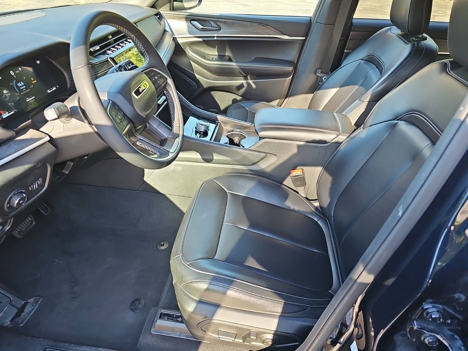 Certified Used 2024 Midnight Sky Jeep Limited image 17