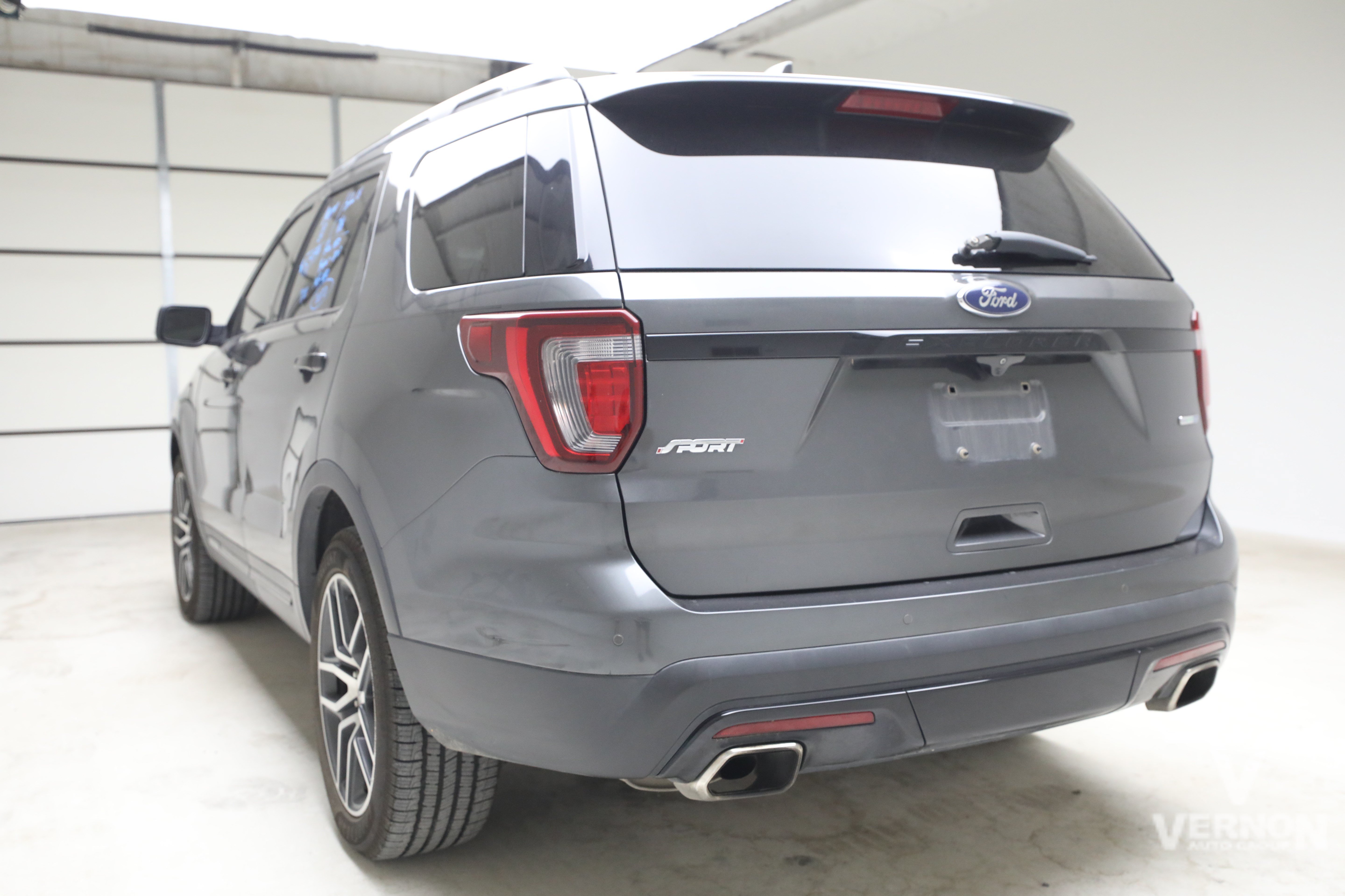 Used 2017 Gray Ford Y image 2