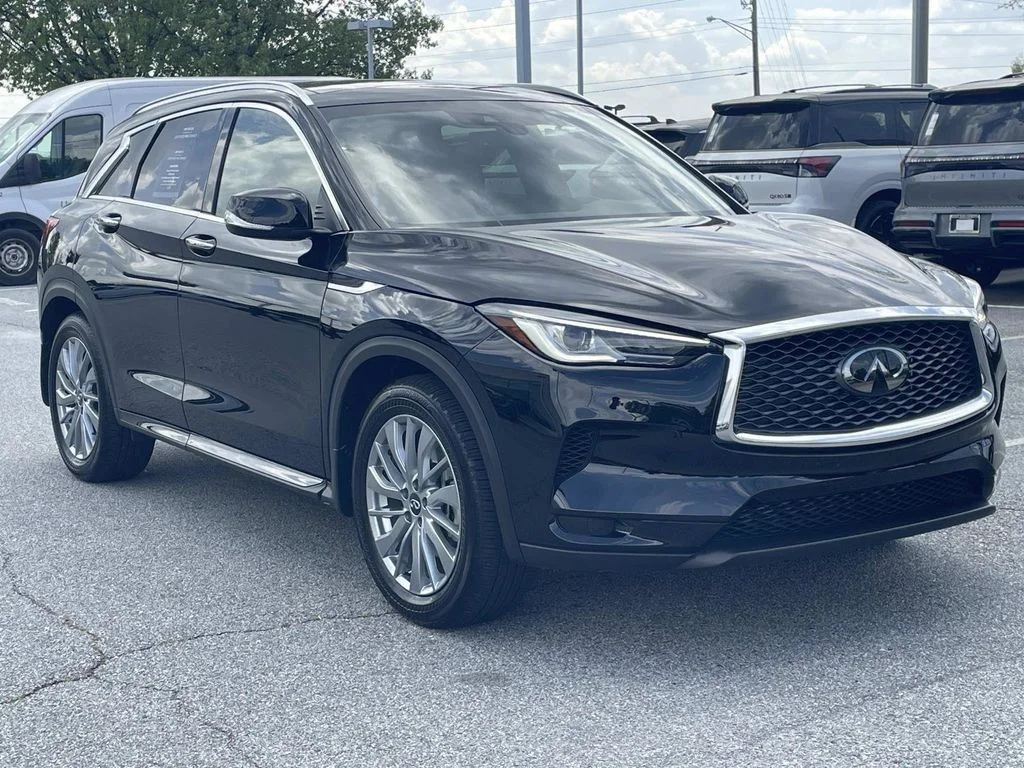 Certified Used 2025 Black INFINITI LUXE image 5
