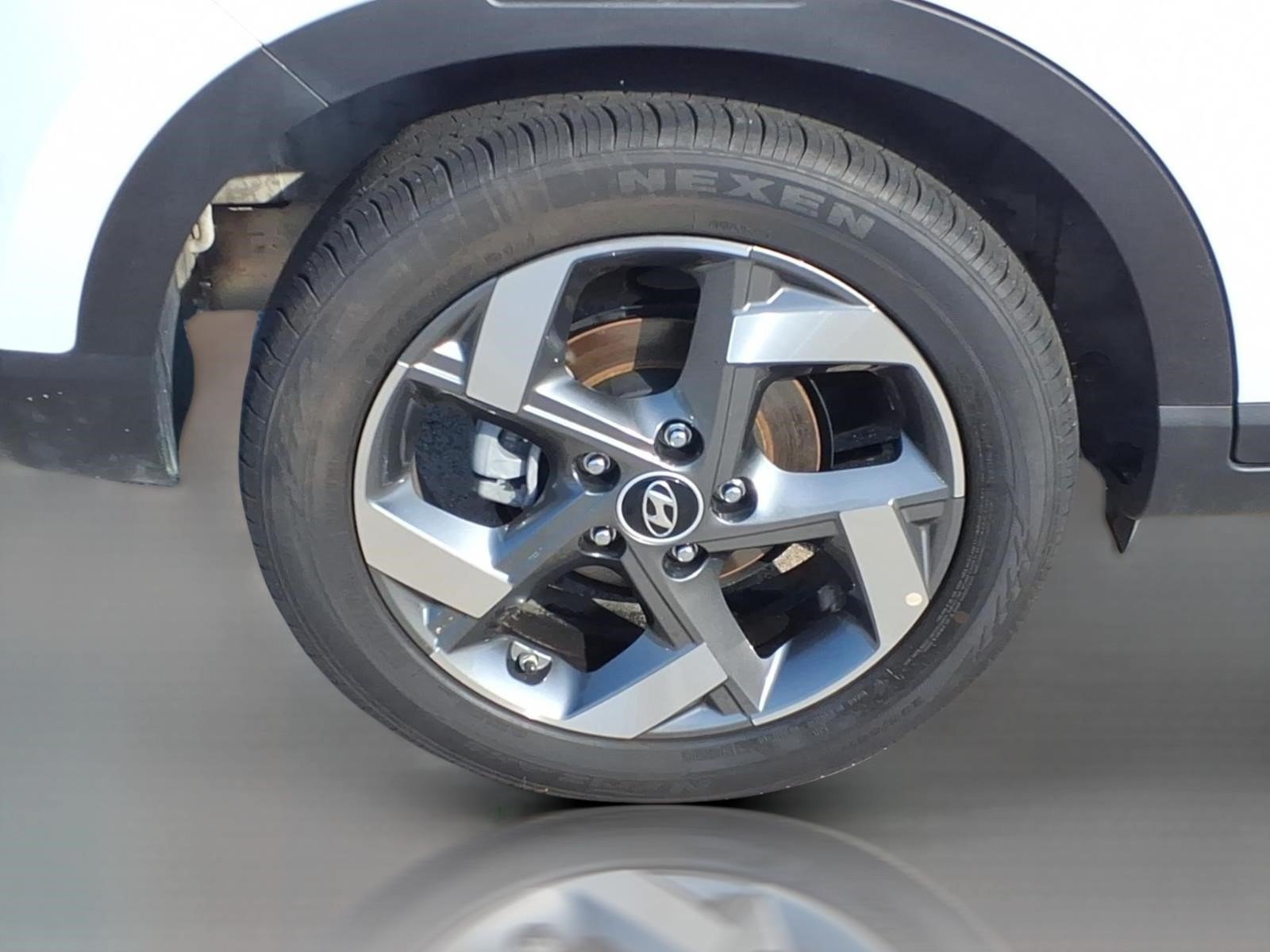 2025 Hyundai Venue SEL - Photo 6
