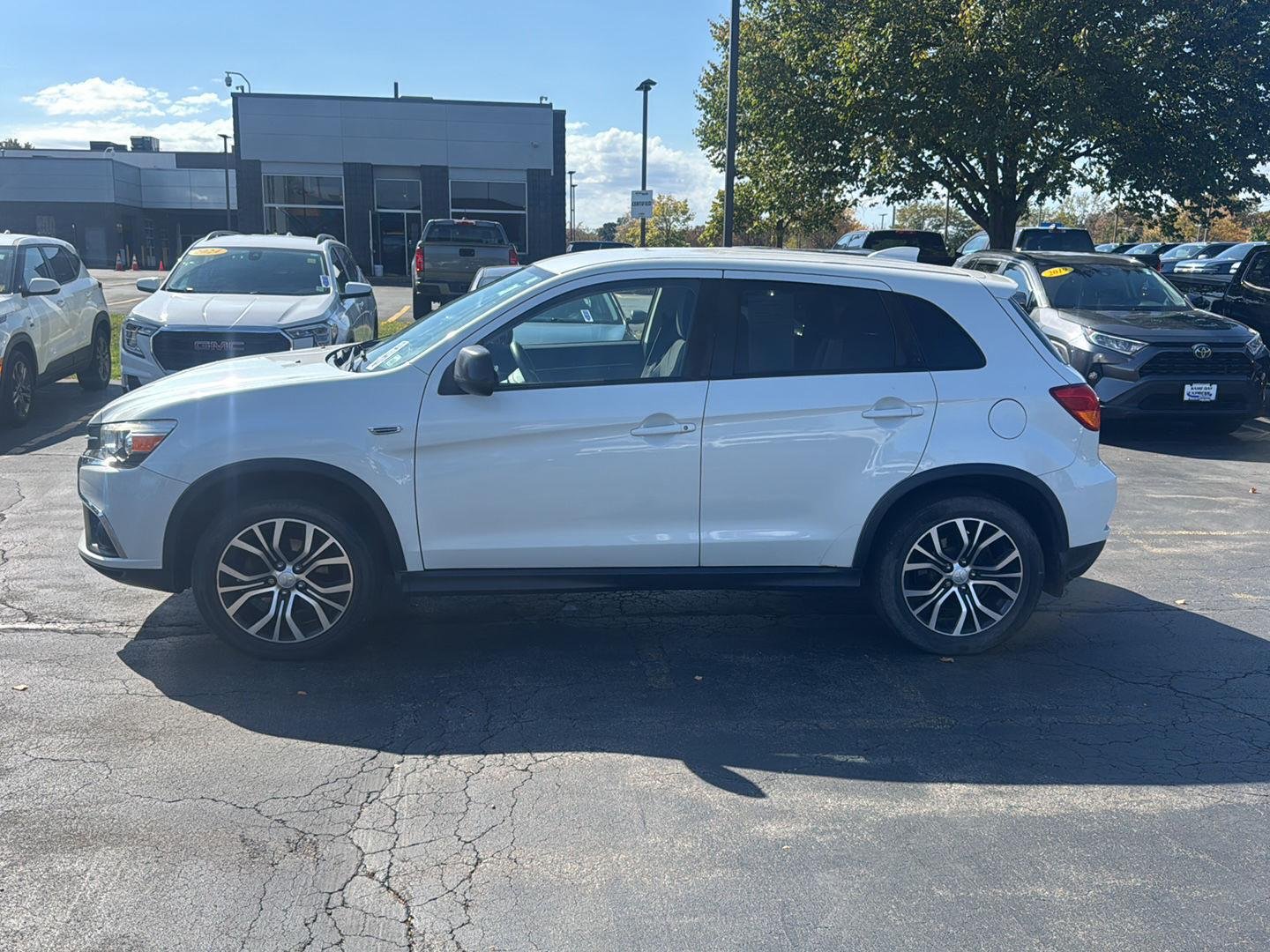 Used 2018 Diamond White Pearl Mitsubishi LE 2.0 image 4