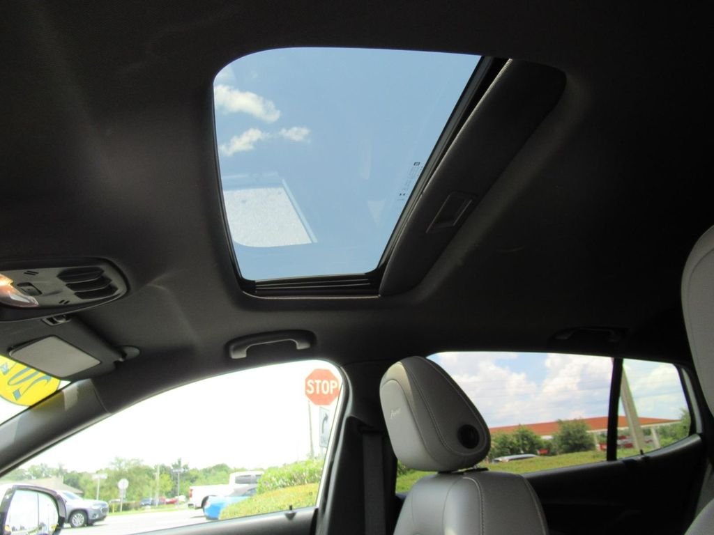Used 2024 White Buick Avenir image 17