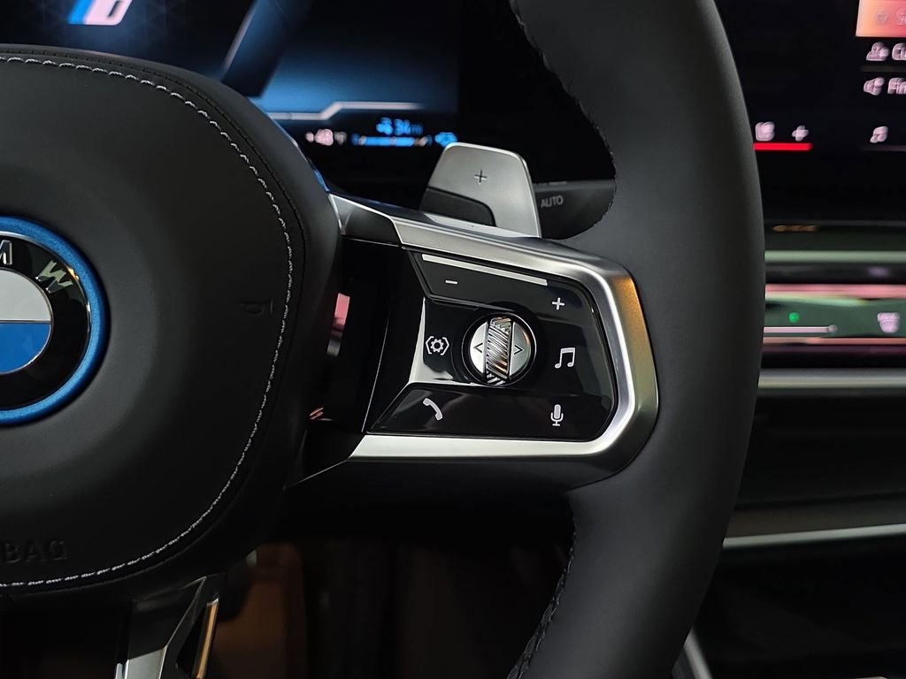 New 2026 Black Sapphire Metallic BMW 750e xDrive image 18