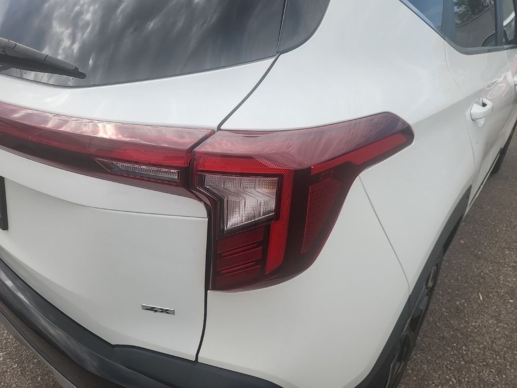 Used 2024 White Kia SX image 14
