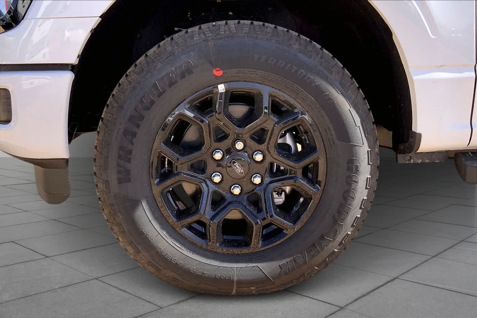 New 2026 Oxford White Ford XLT image 11