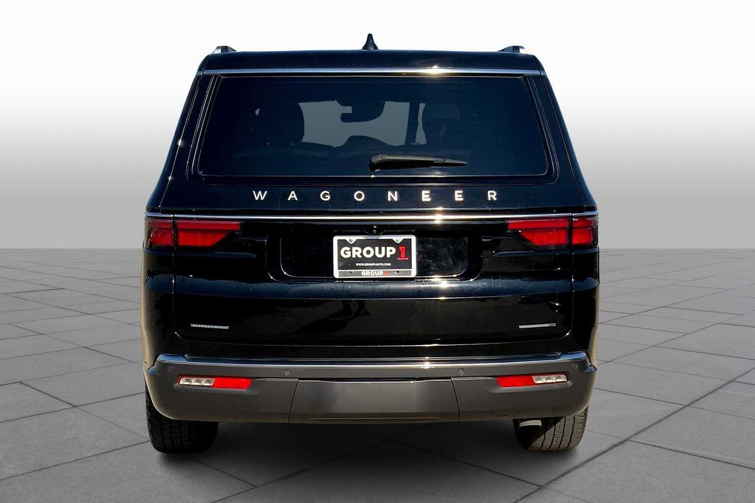 Used 2022 Diamond Black Crystal Pearlcoat Jeep Series III image 5