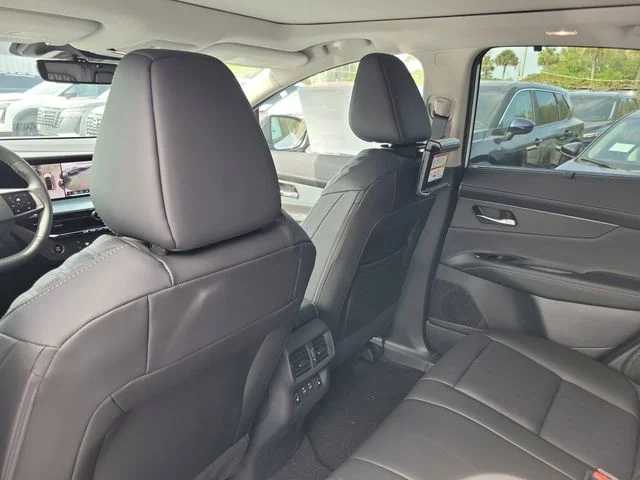New 2026 Everest White Pearl TriCoat Nissan Platinum image 22